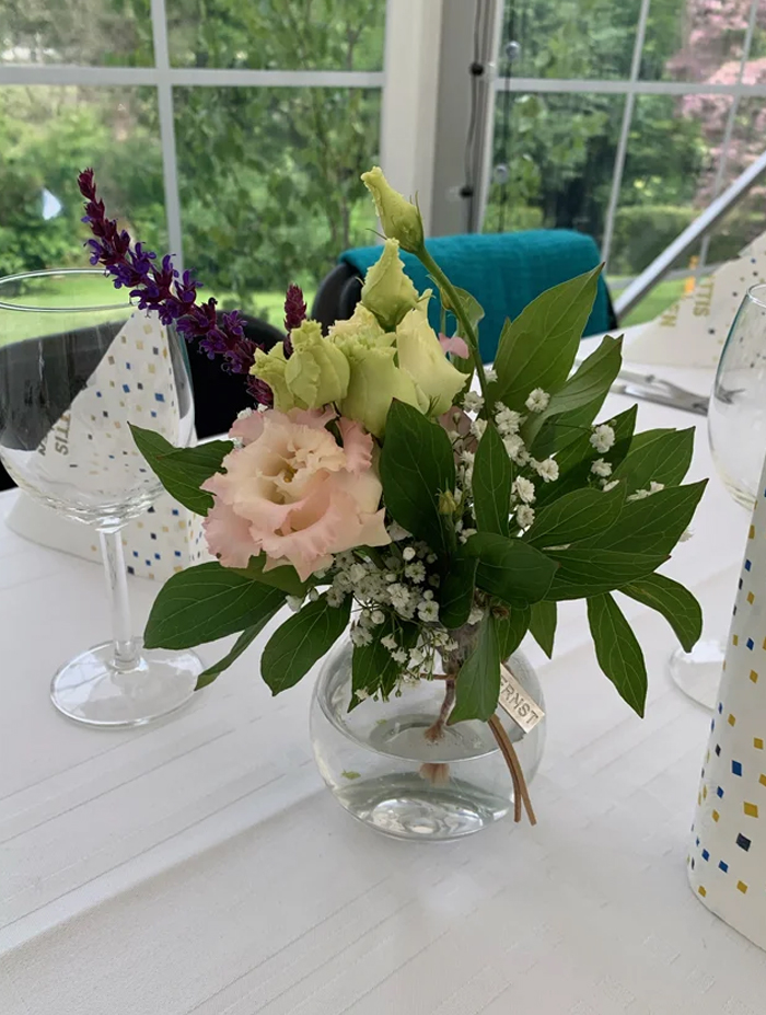 Hemma-hos-Linne-fest-dop-mm-12 Hemma hos Linné, blomsterarrangemang och midsommarkransar och blomsterkransar för dop, student, fest och kalas