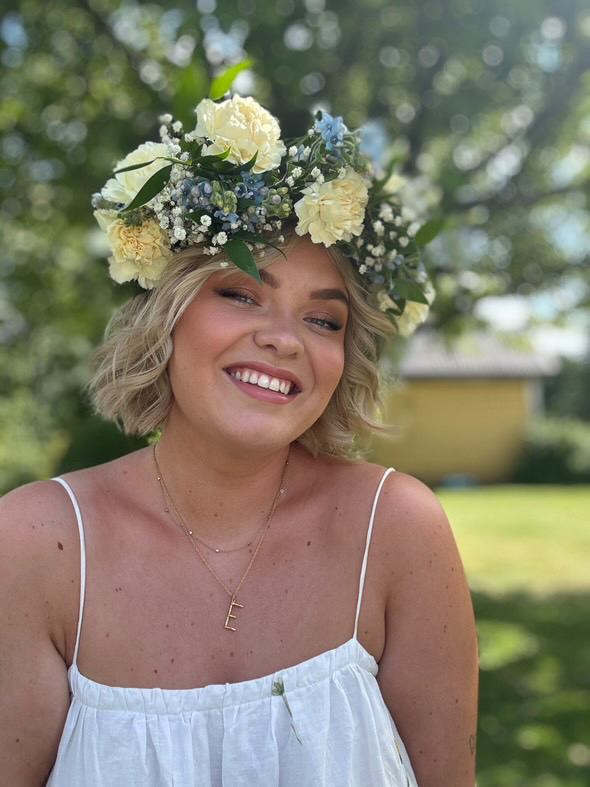 Hemma-hos-Linne-midsommarkransar Hemma hos Linné, blomsterarrangemang och midsommarkransar och blomsterkransar för dop, student, fest och kalas