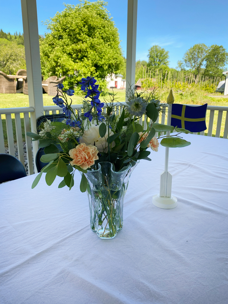 Hemma-hos-Linne-student-midsommar-2 Blomsterarrangemang bröllop Hemma hos Linné