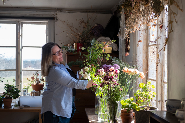 Kontakt-Lisa-Hemma-hos-Linne Evenemang Hemma hos Linné – Blommor och vin, vinprovning och trädgårdsvandring, blomstervandring, blomsterarrangeman, bind din egen bukett